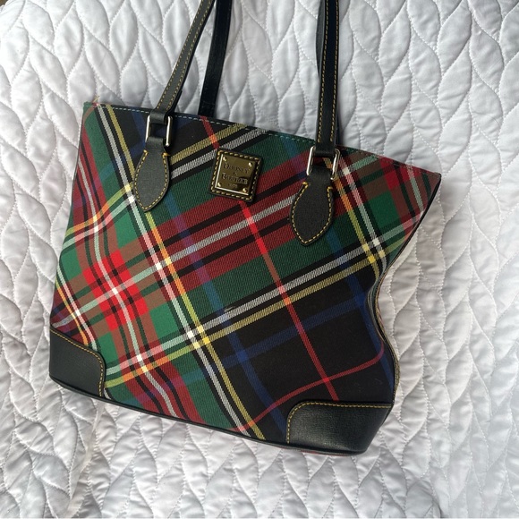 Dooney & Bourke Tartan Plaid Richmond Shopper Bag Tote Black Red Green 2 Handle - Picture 2 of 14